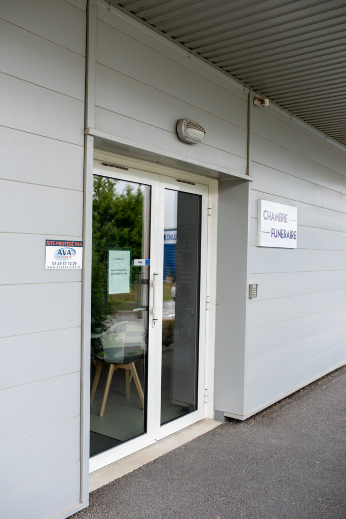 portes entree chambre funeraire